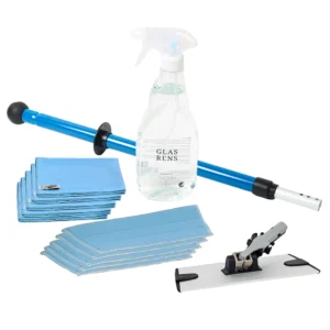 Samlet billede af LC GlasPro Rengøringskit med teleskopskaft, fremfører, vinduesmopper, mikrofiberklude og glasrens