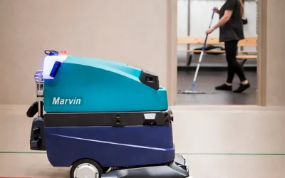 Video: Sådan spiller robotter og mopper sammen på hospitalet