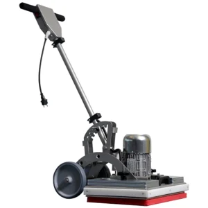 Excentr 55-35 gulvbehandlingsmaskine med rød pad og strømkabel.